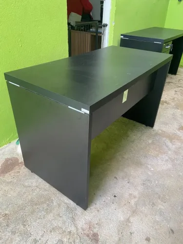 MESA DE ESCRITÓRIO PRETA