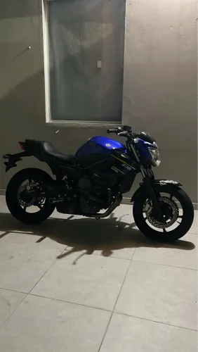 VENDE-SE XJ6 N