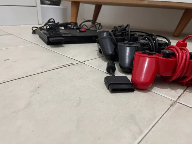 Ps2 seminovo com 4 controles