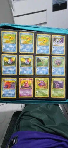Lote Pokemon Frist Edition em perfeito estado