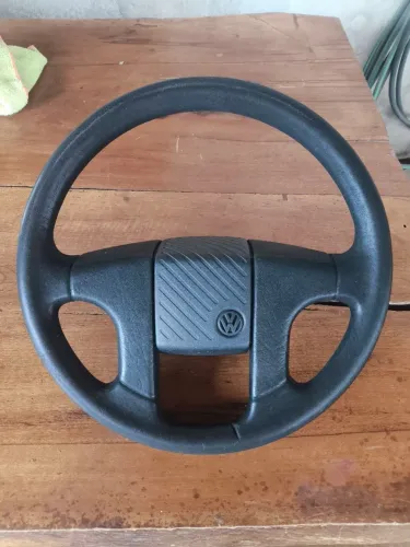 Vende-se Volante original Volkswagen, modelos Santana GLS, Parati Surf e Saveiro Surf.