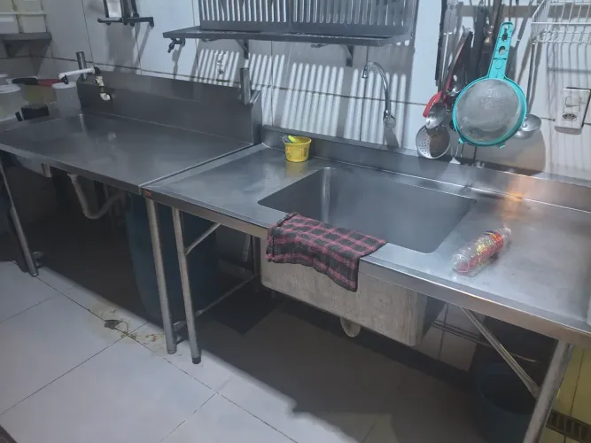 Bancada com cuba de inox