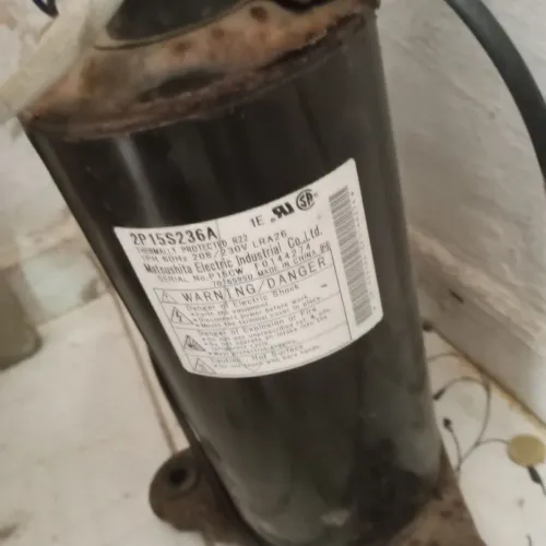 Vendo motor de ar-condicionado funcionando perfeitamente
