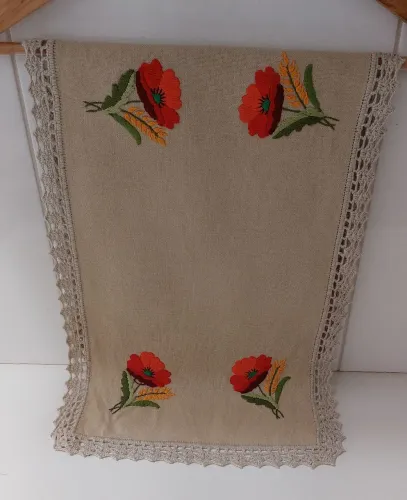 Caminho de mesa de linho bordada à mão.