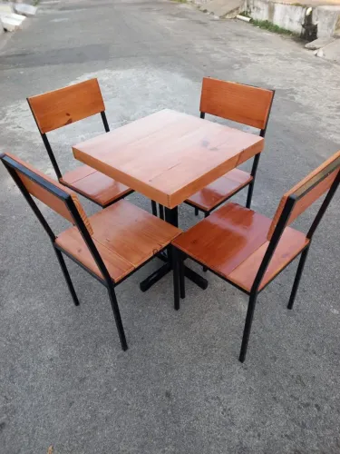 Kit mesa e cadeiras estilo industriais