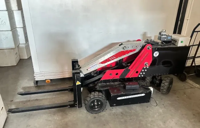 EMPILHADEIRA ELÉTRICA COM CONTROLE REMOTO 650KG
