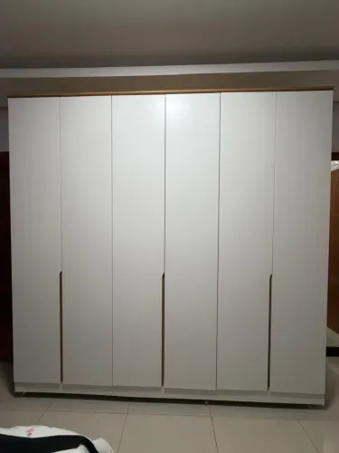 Guarda-roupa 6 portas seminovo