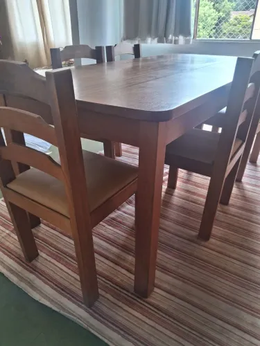 Mesa de Jantar em Madeira Maciça + 6 Cadeiras