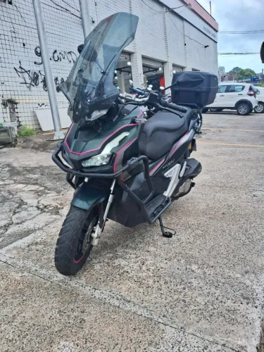 ADV 150. Moto de mulher.