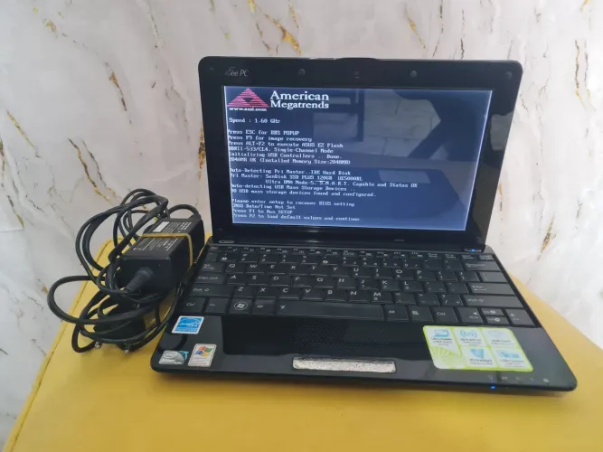 ASUS Eee Pc 1005HA Bateria segura Carregador, ficou um tempo guardado