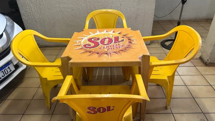 Vende se jogos de mesa de bar