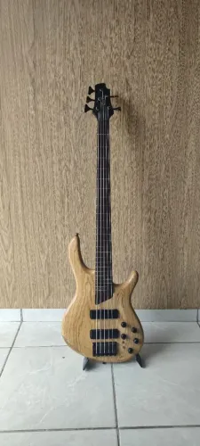 Baixo cort b5