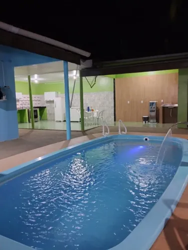 Alugo Casa No Cidade Satélite, 3(Três) Quartos, Com Piscina, Garagem Para 2 Carros.