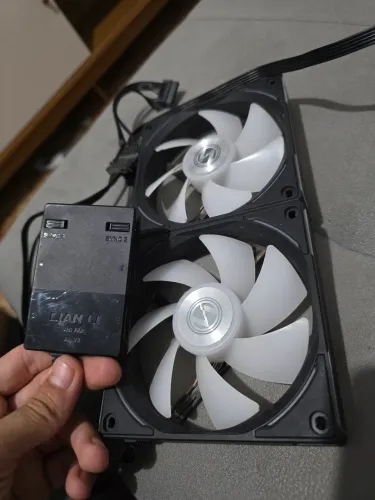 Controladora lian li + fans