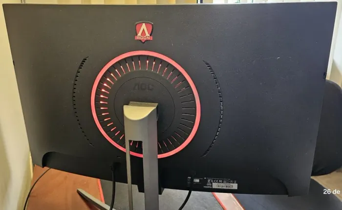 Monitor AOC 32" tela curva trincada