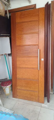Porta em madeira Angelin + caixa da porta (medidas 80x2,10)