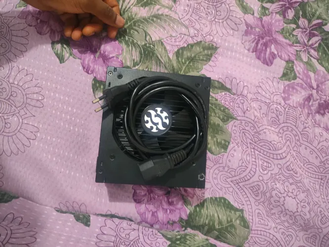 Fonte xpg 850w selo Gold não tenho os cabos somente o de ligar a fonte 