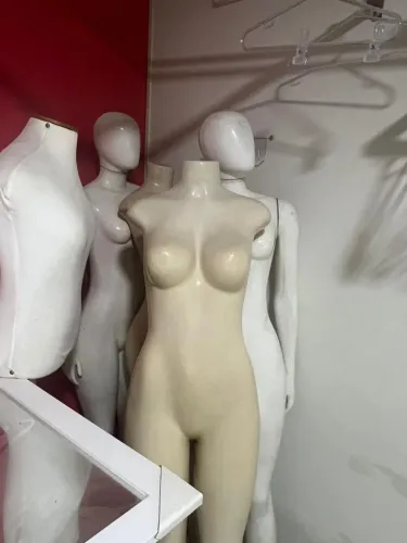 Manequins