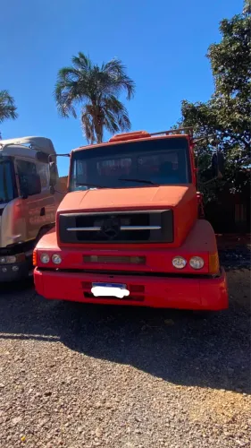     Mercedes-Benz 1620 2002 - Excelente Estado, Pronto para Trabalhar