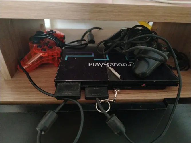 PlayStation 2 com jogos