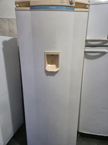 Geladeira consul com bebedouro na porta