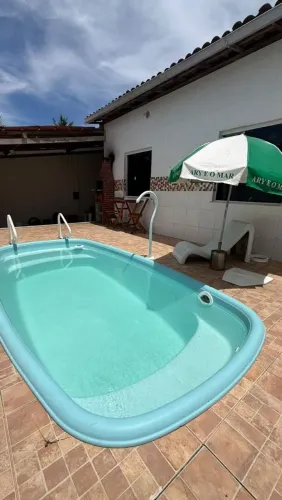 Casa com piscina 5/4 300metros da praia