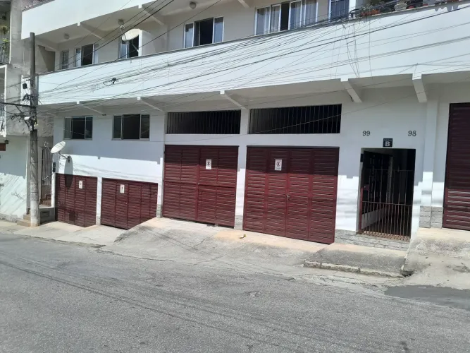 Alugo apto de 2 quartos com garagem no Roseiral .