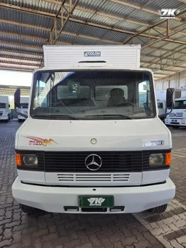 MERCEDES-BENZ 710 2012