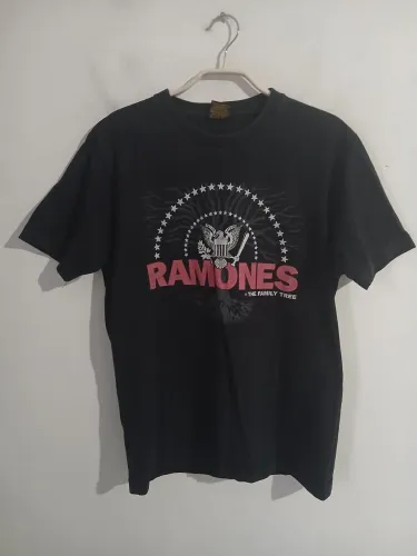 Lote 5 camisetas masculinas preta bandas,anime e moto M slim