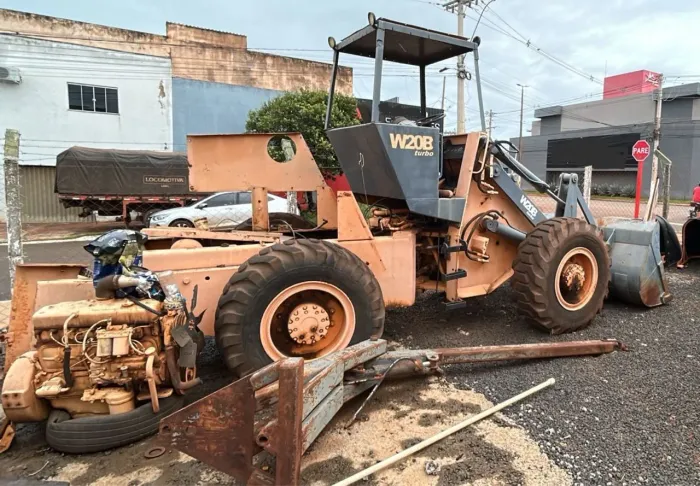 Pá carregadeira W-20 B Sem a transmissão , Restante tem tudo