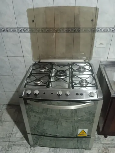 Fogão 5 bocas Electrolux precisa de reparos desenputir as bocas , arrumar os botões 