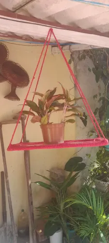 Planta com suporte em crochê