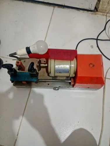Vendo uma máquina de fazer chave