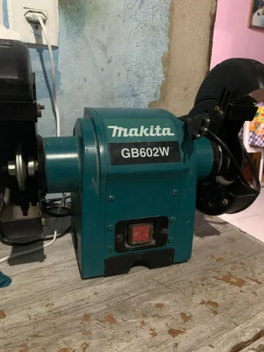 Moto esmeril makita semi novo