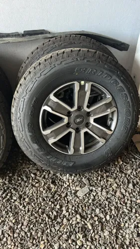 VENDO O TROCO Pneus + Rodas (Diamantadas) - Ranger XLT 2026