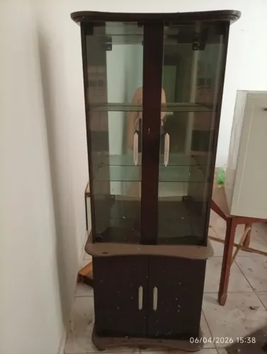Cristaleira com Portas de Vidro e Espelho