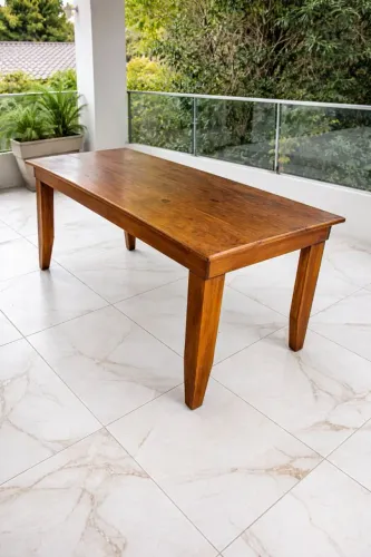 Mesa e madeira maciça sob medida rústica