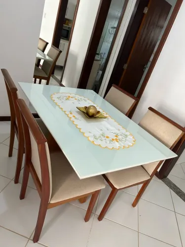 Mesa de jantar + 4 cadeiras