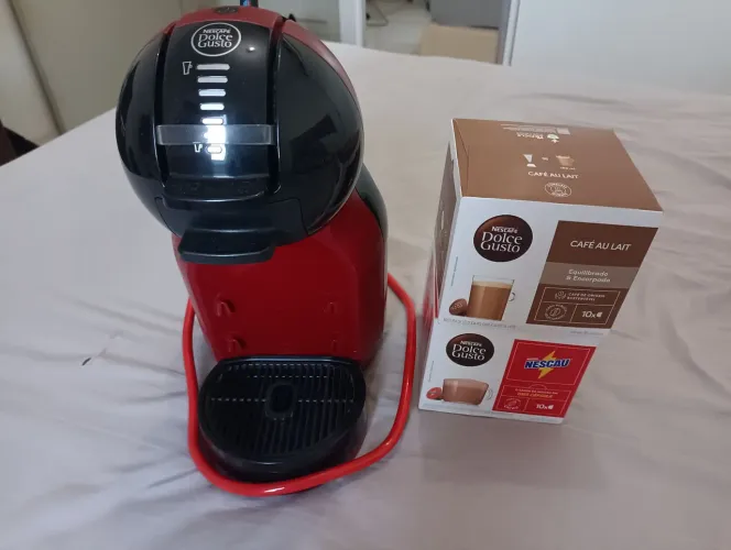 Cafeteira Nescafé Dolce Gusto Mini Me Vermelha e Preta