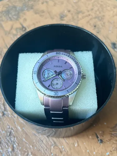 Relógio feminino Fossil Stella em alumínio, modelo ES3038.