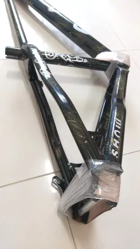 Quadro de bicicleta marca SHOW modelo DUGRAU aro26 (NOVO NA CAIXA)