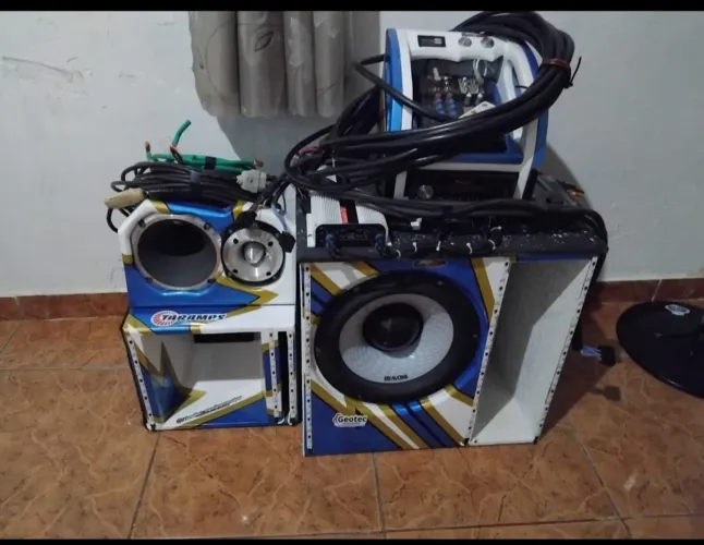 Vendo som automotivo 