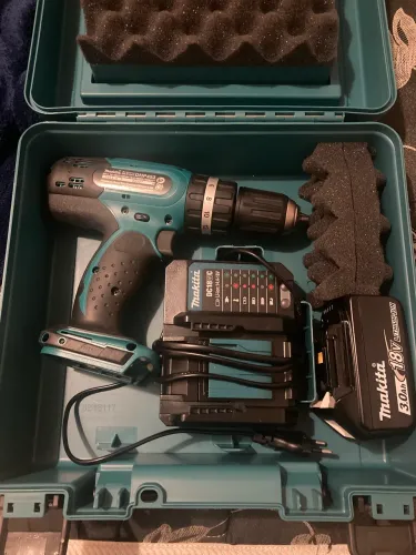 Parafusadeira Makita dhp453 nova 