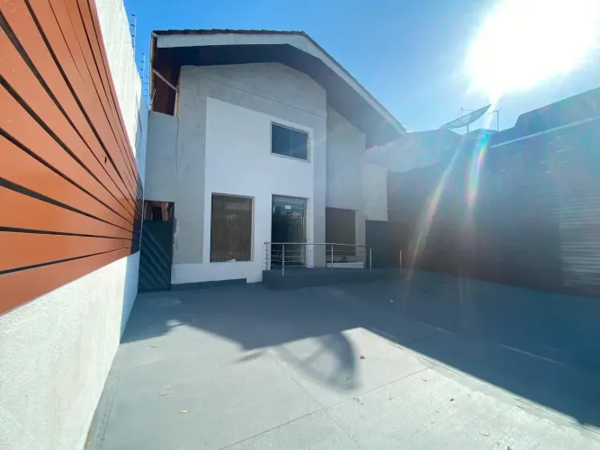 ALUGO CASA COMERCIAL COM 600m2 - BEM LOCALIZADO - SALAS AMPLAS - RECEPCAO - DOIS PAVIMENTO