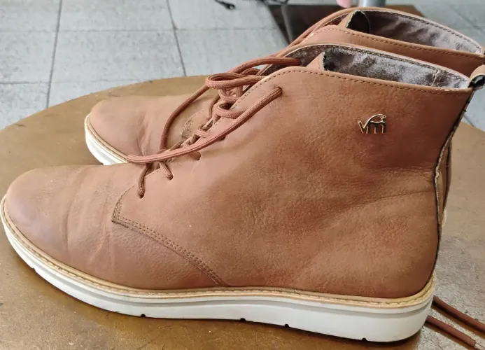 Bota feminina couro Viamart número 38