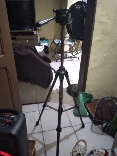 Tripé marrom com cabeça