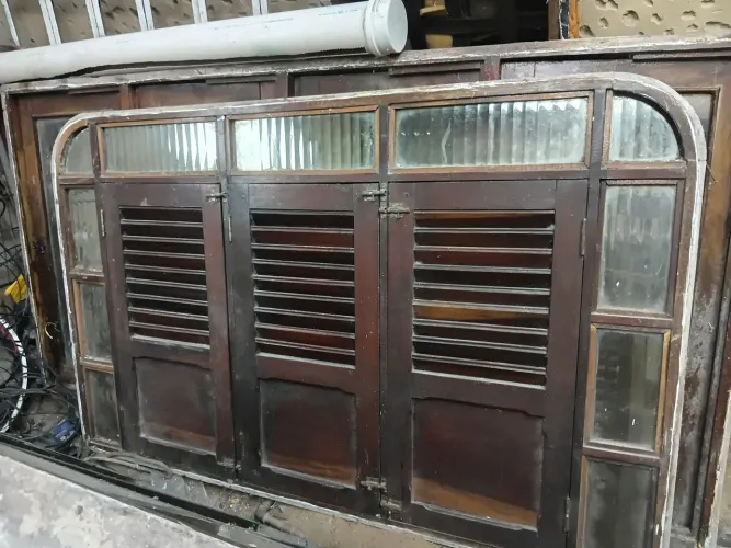 Vende-se janelao jatobar. 1.700 preços negociável