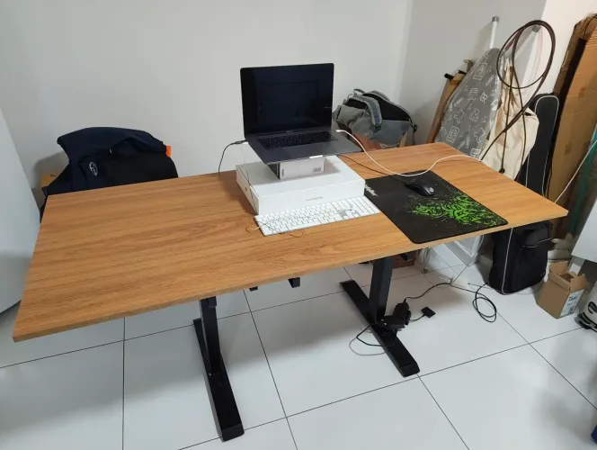 Mesa escritório com regulagem de altura elétrica - Elements / PARA VENDER HOJE!