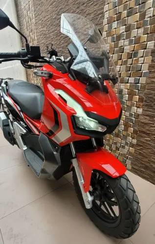 VENDO HONDA ADV 2022