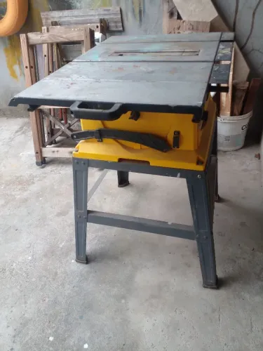 Serra de Bancada Stanley 1800W - 127V (Excelente Estado e Pronta para Uso)